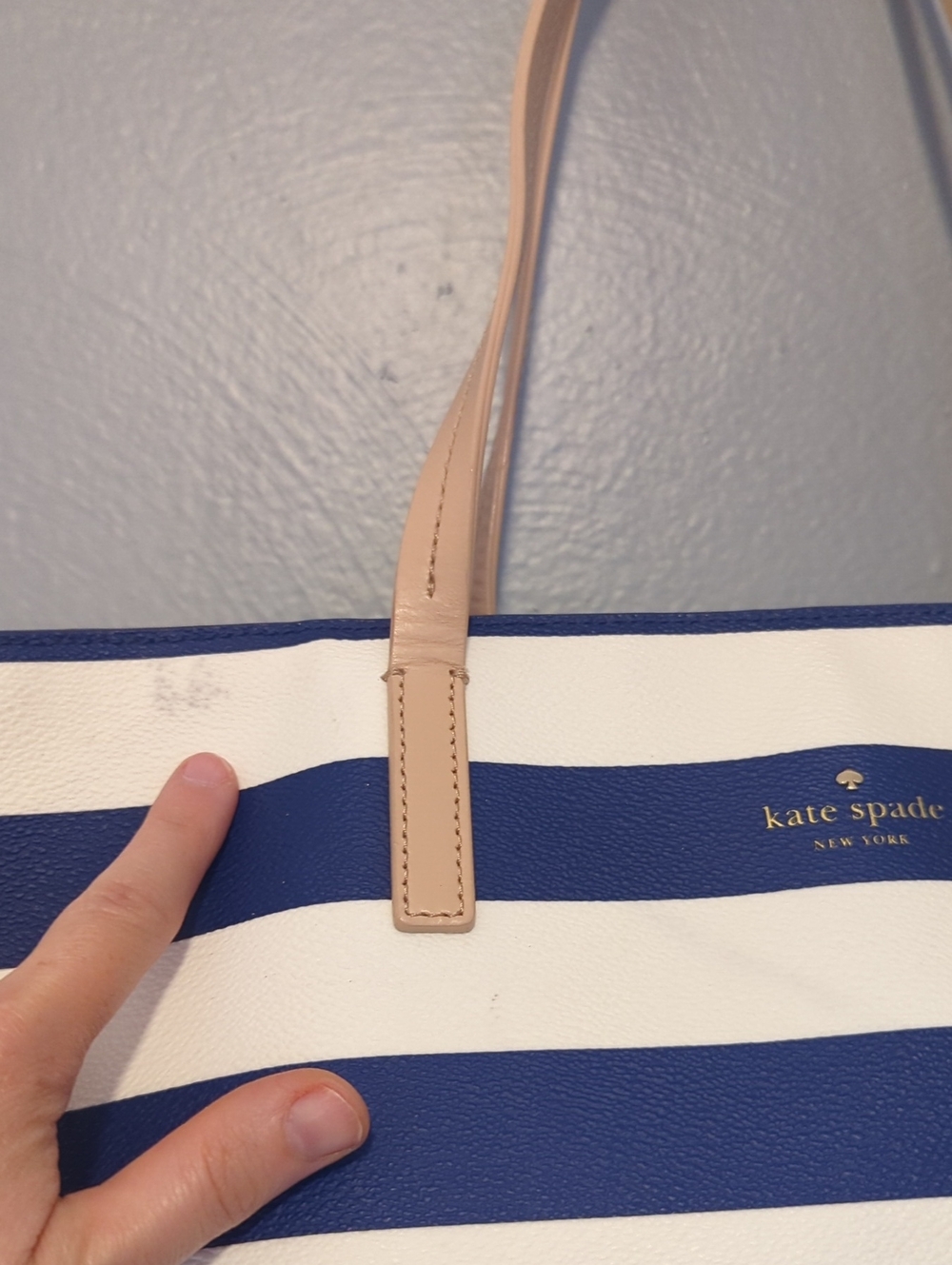 Kate Spade New York Cow Leather Tote Bag White And Navy Stripe With Keychain - Picture 7 of 16